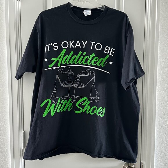 Port & Company 2XL Black Addicted With Shoes Graphic T-Shirt - Picture 1 of 5
